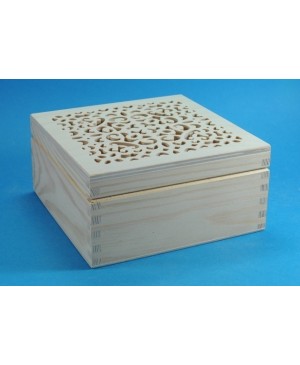 Dėžutė medinė ažūriniu dangteliu, 16.4x16.4x8cm