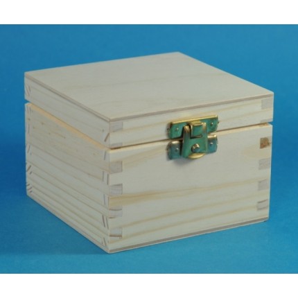 Dėžutė medinė kvadratinė su užsegimu, 10x10x7.4cm