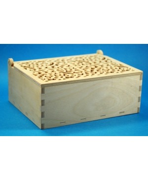 Dėžutė medinė ažūriniu dangteliu, 19x15x8.5cm     